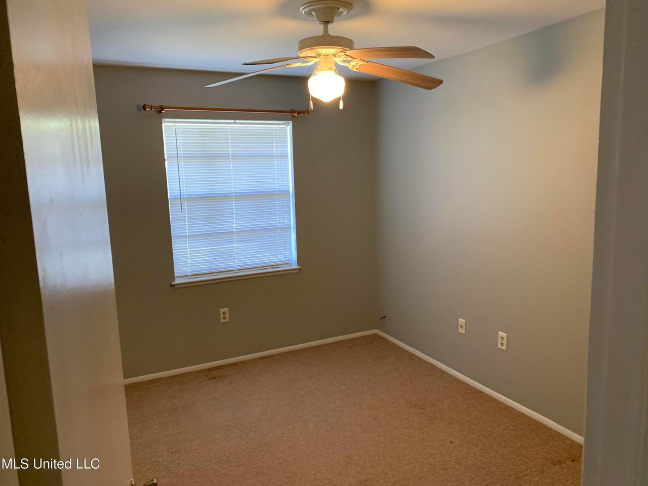 2504 Middlecoff Dr - Photo 7 of 9