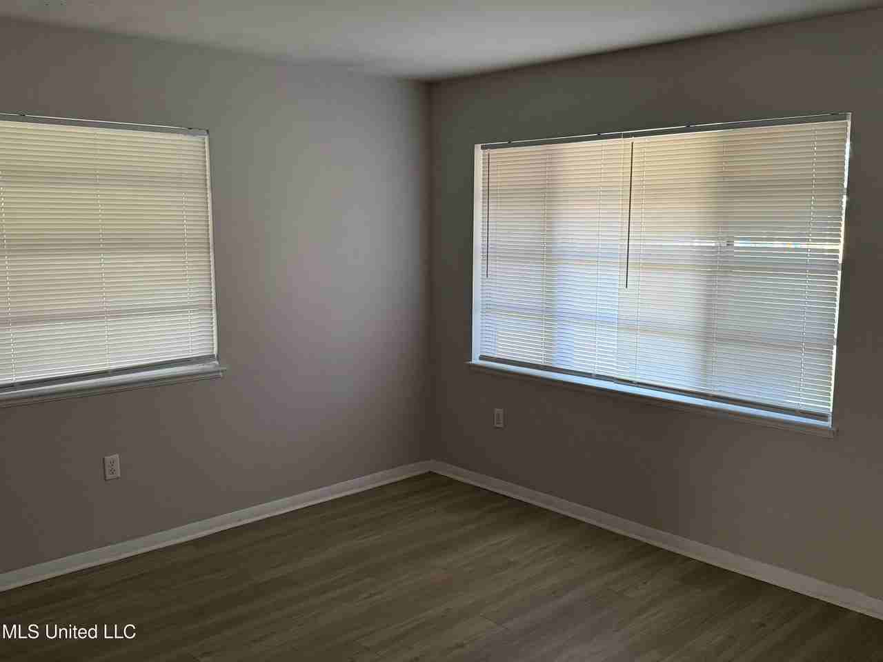 609 Academy Dr - Photo 2 of 19