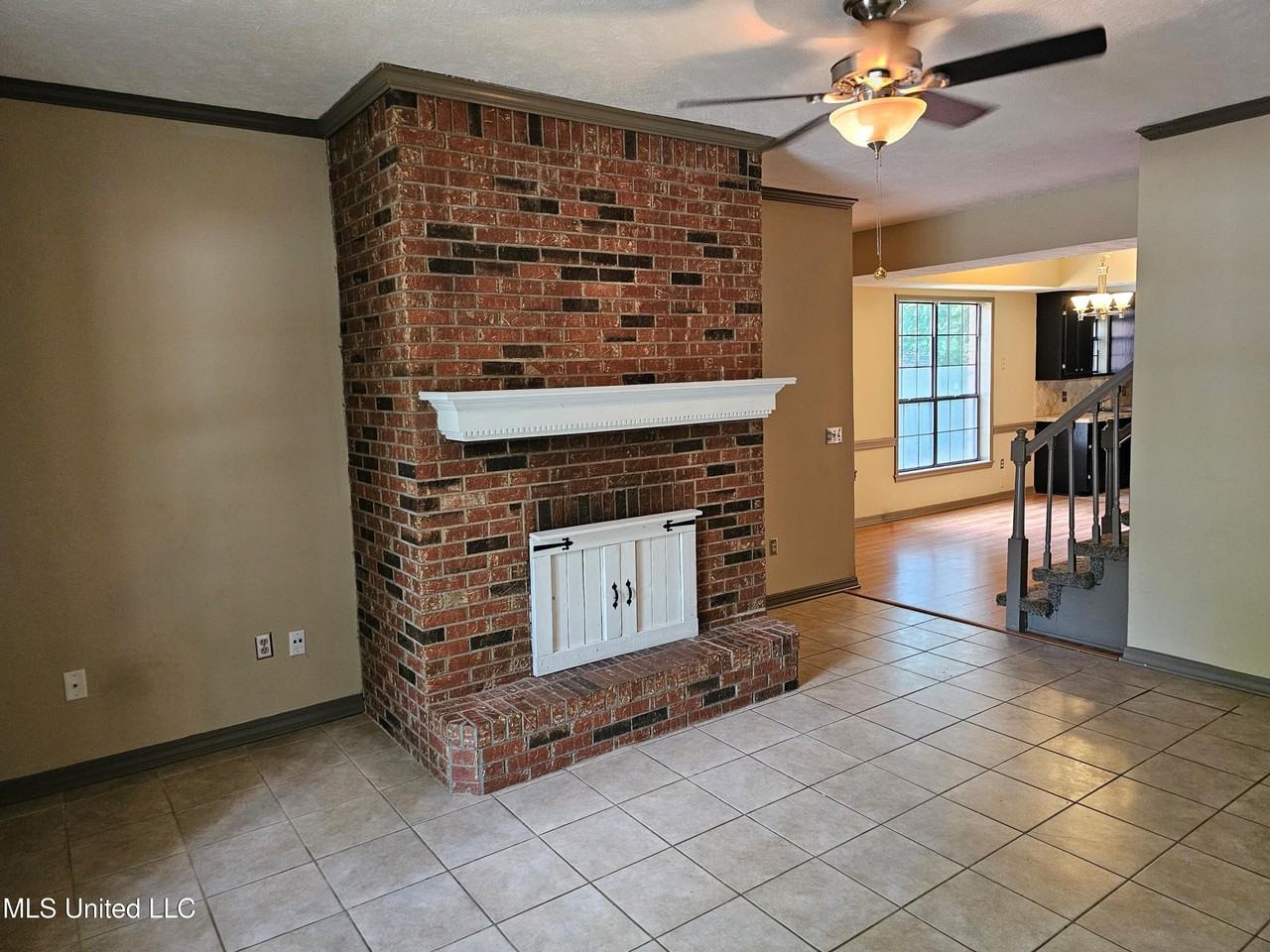 472 Brendalwood Dr - Photo 5 of 16