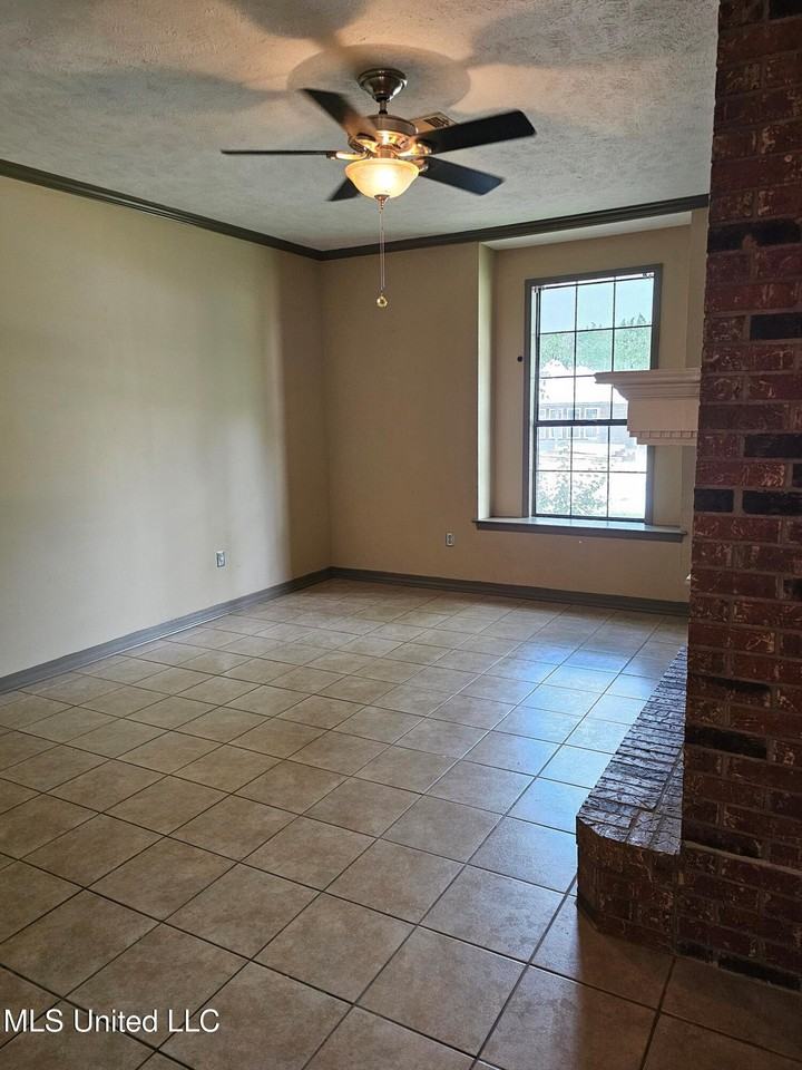 472 Brendalwood Dr - Photo 6 of 16