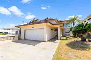 featured image of 3388 Kilauea Ave