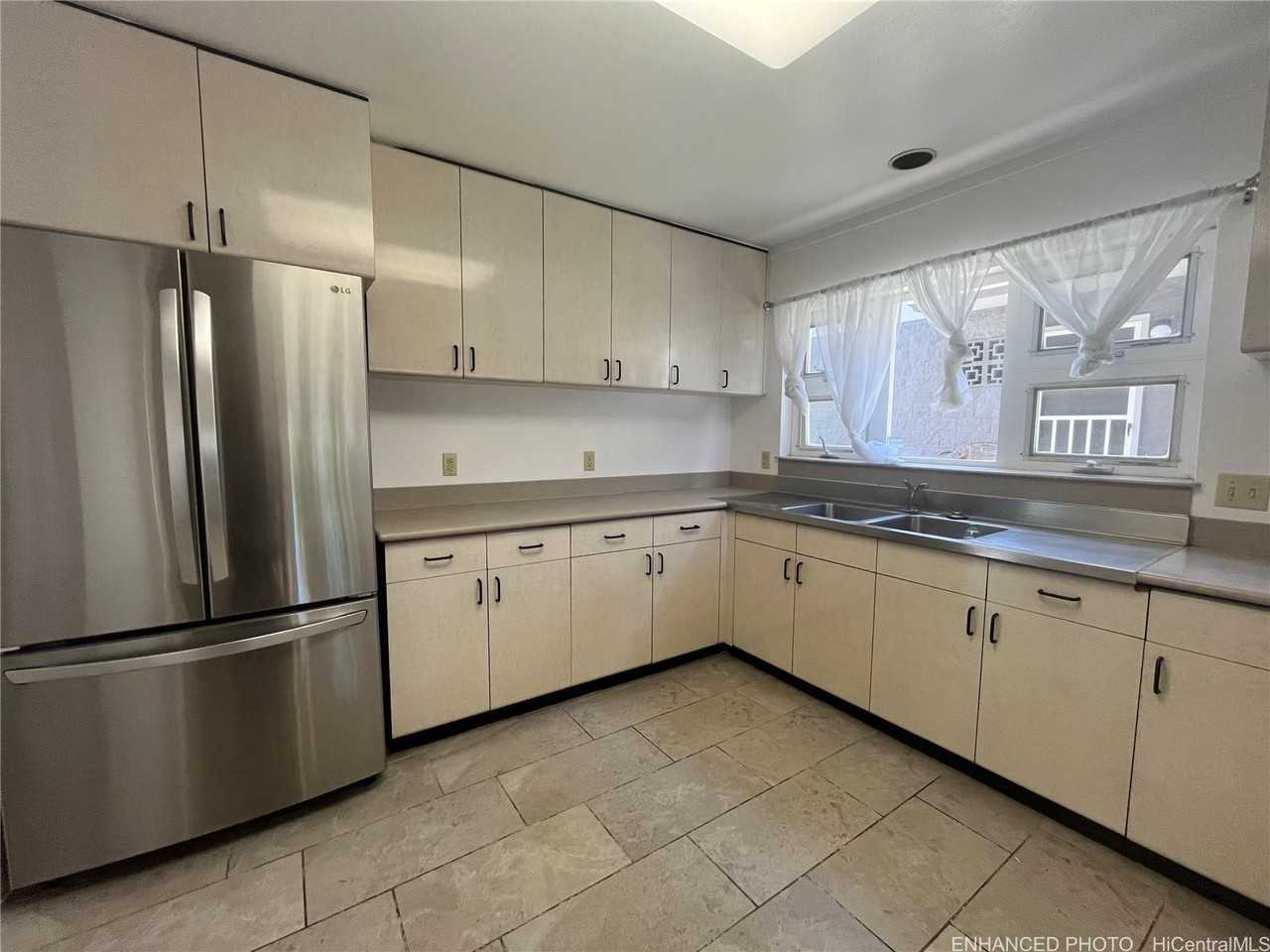 3388 Kilauea Ave - Photo 5 of 25