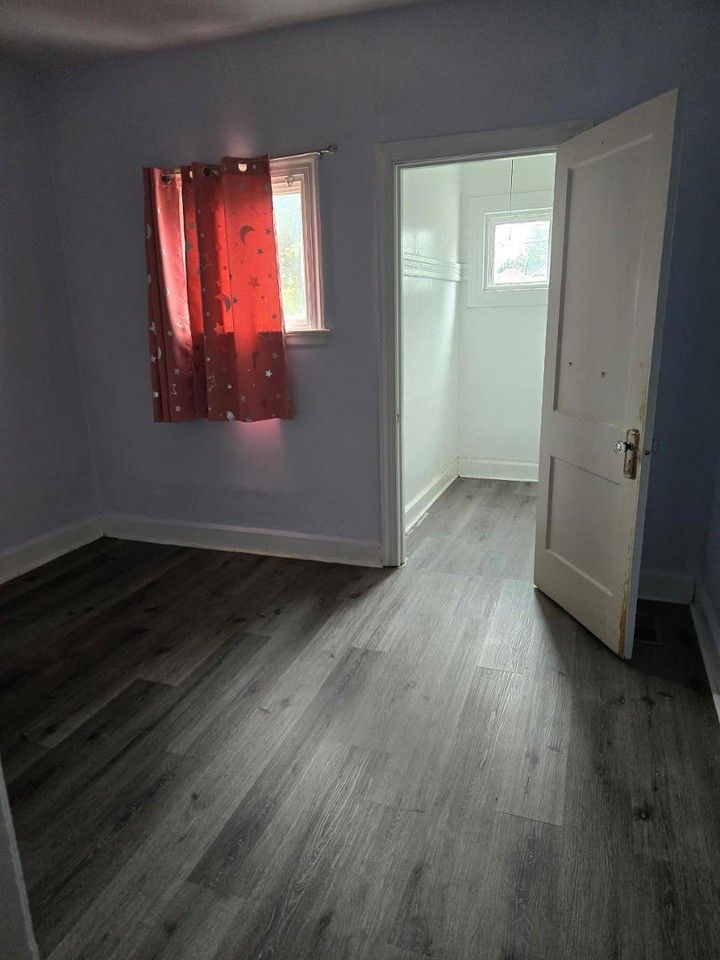 528 Church St - Photo 7 of 12