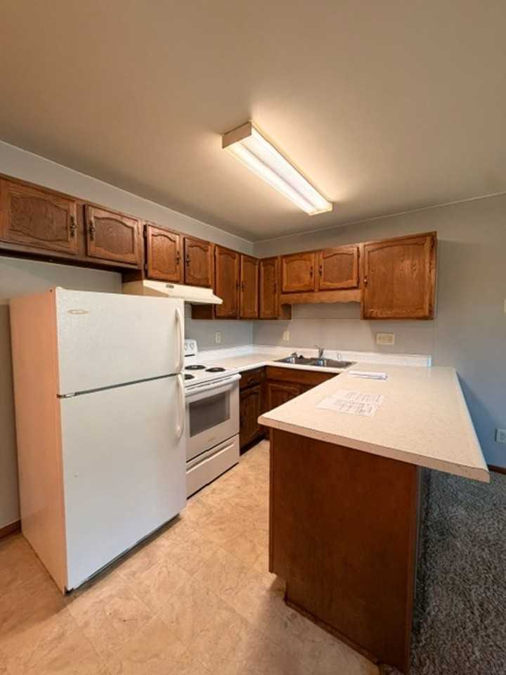 260 N. Front St - Photo 3 of 10