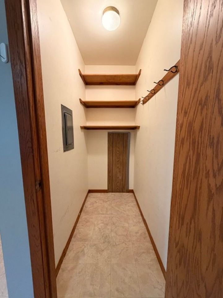 260 N. Front St - Photo 4 of 10