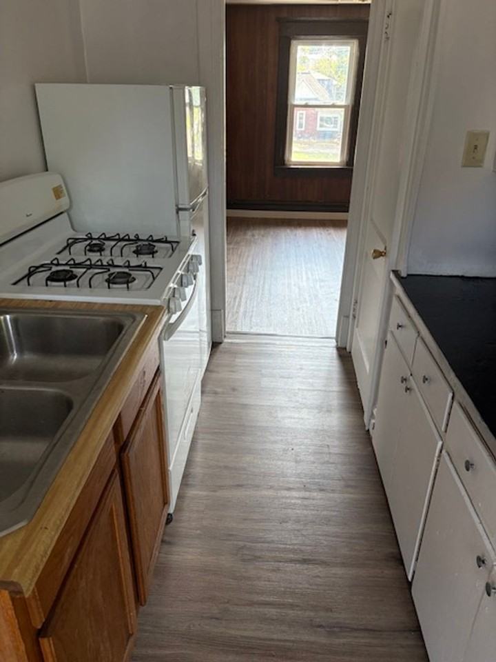 302 Clay St - Photo 2 of 9
