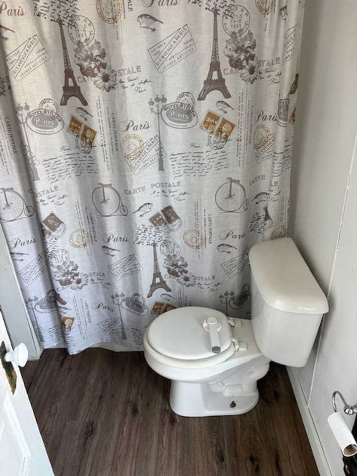 302 Clay St - Photo 4 of 9
