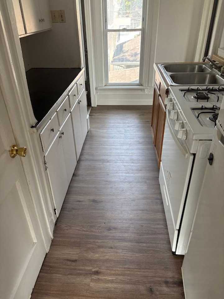 302 Clay St - Photo 5 of 9