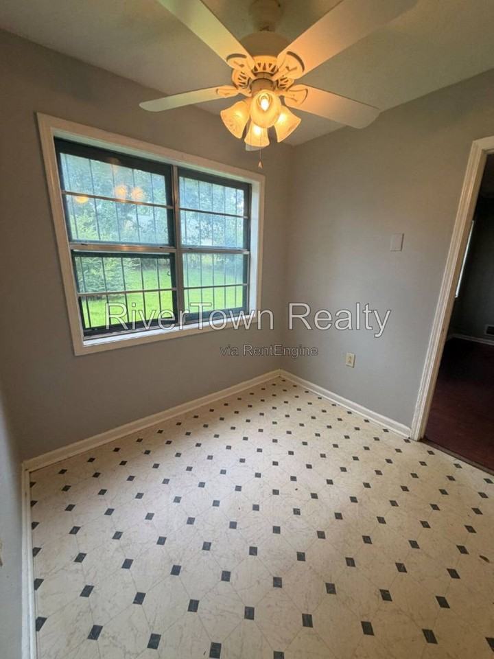 4280 Mikewood Dr - Photo 3 of 10