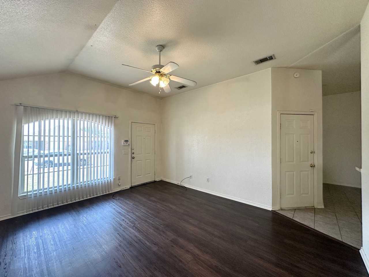 4102 Alan Kent Dr - Photo 5 of 35