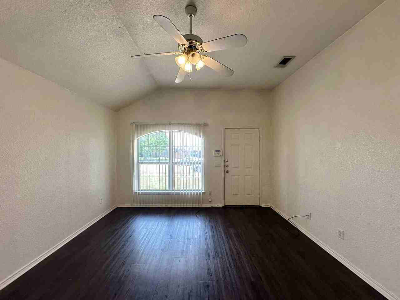 4102 Alan Kent Dr - Photo 6 of 35
