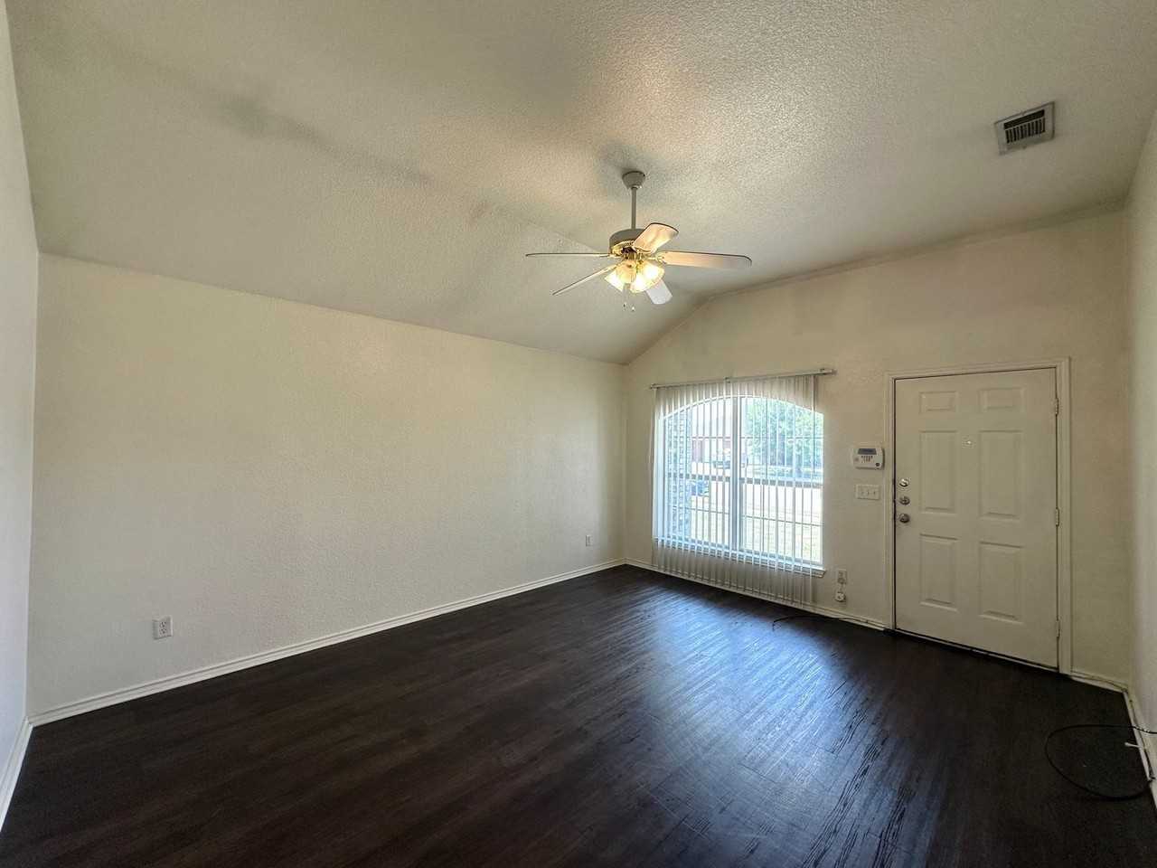 4102 Alan Kent Dr - Photo 7 of 35