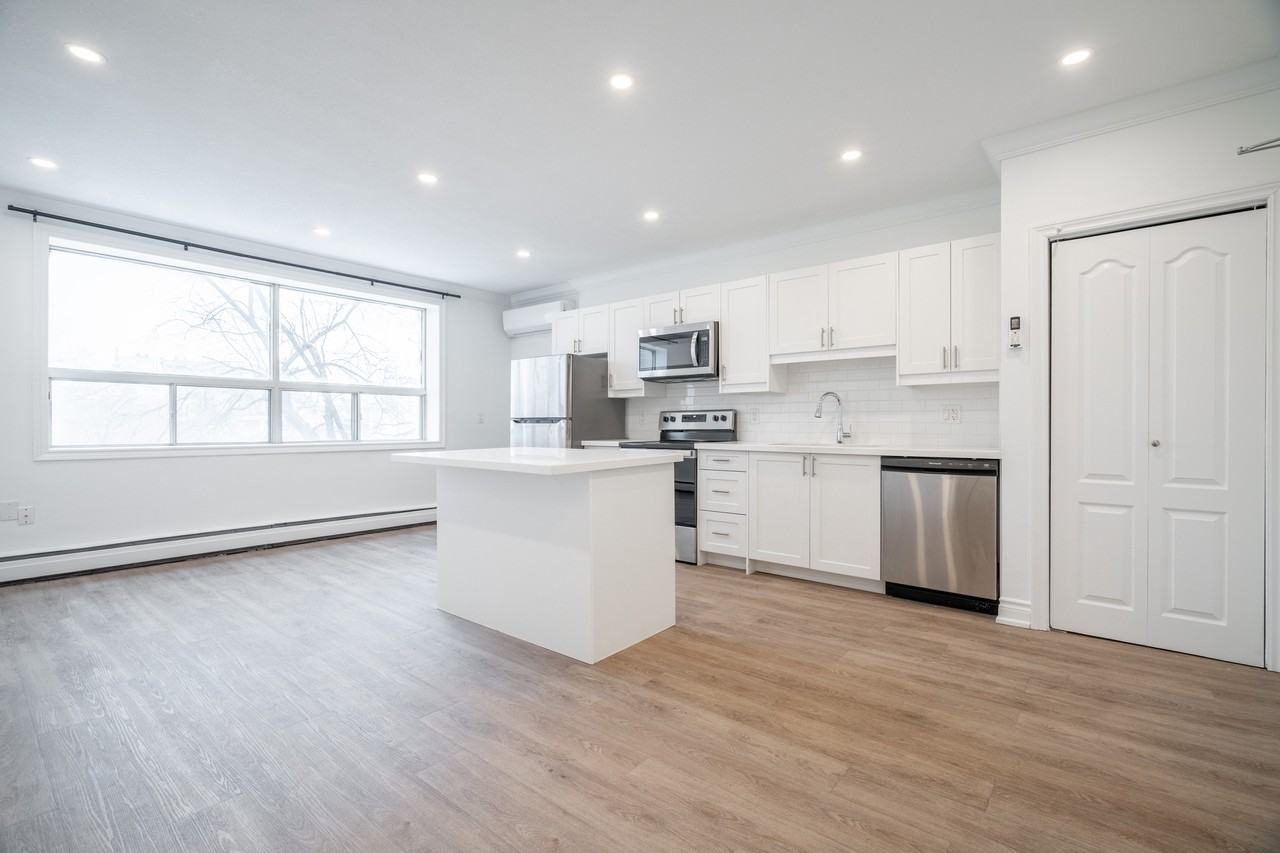 112 St Joseph'S Dr #203 - Photo 3 of 14