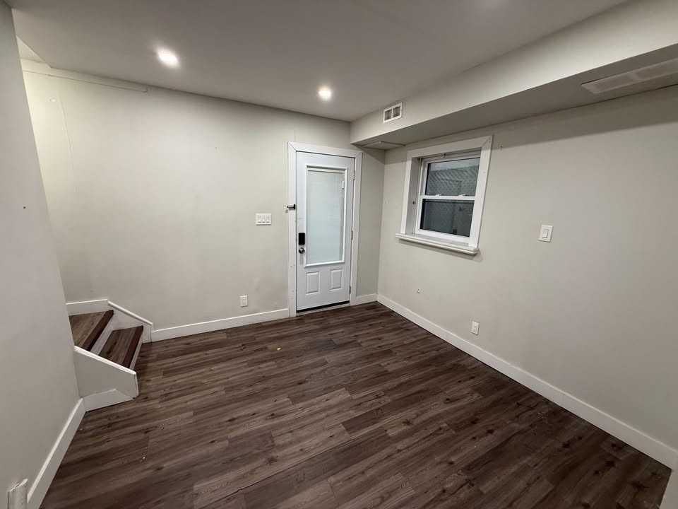 246 Wharncliffe Rd S #5 - Photo 4 of 11