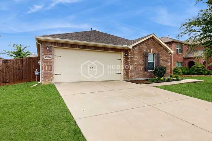 2716 Tobias Ln - Photo 3 of 30