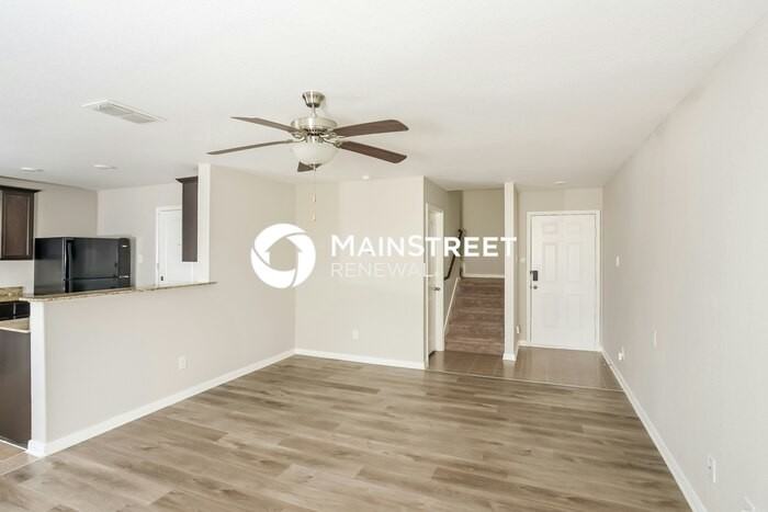 6138 Lakefront St - Photo 4 of 17