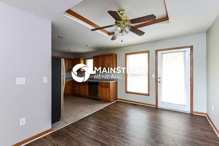 1706 Brooke Ct - Photo 6 of 17