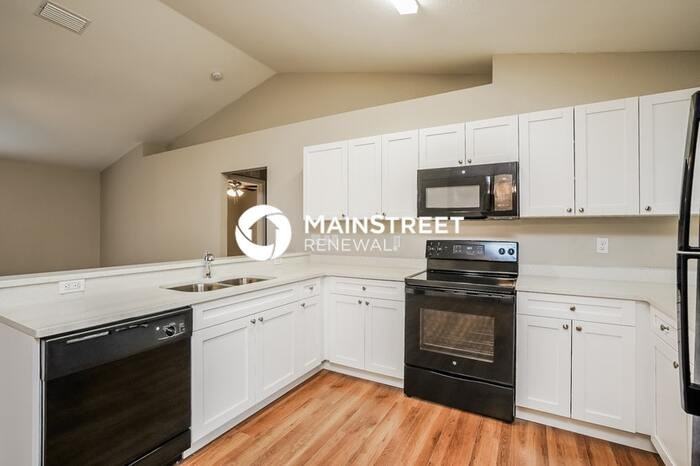 3748 Ne 15th Pl - Photo 5 of 16