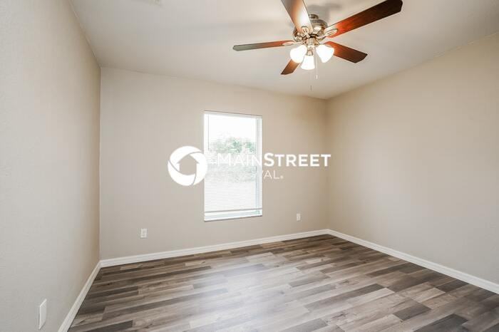 3748 Ne 15th Pl - Photo 7 of 16