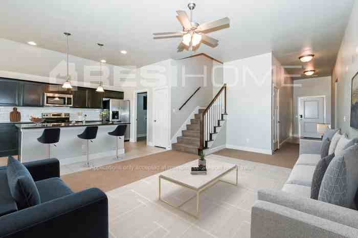 8161 Brighton Ave - Photo 5 of 17