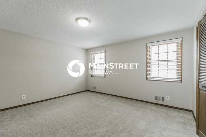 4400 Nw 50th St - Photo 5 of 17