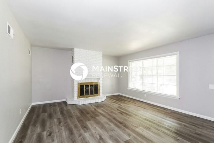 1308 Claudine Dr - Photo 3 of 16