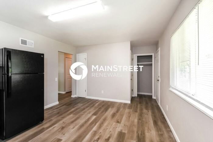 1308 Claudine Dr - Photo 5 of 16