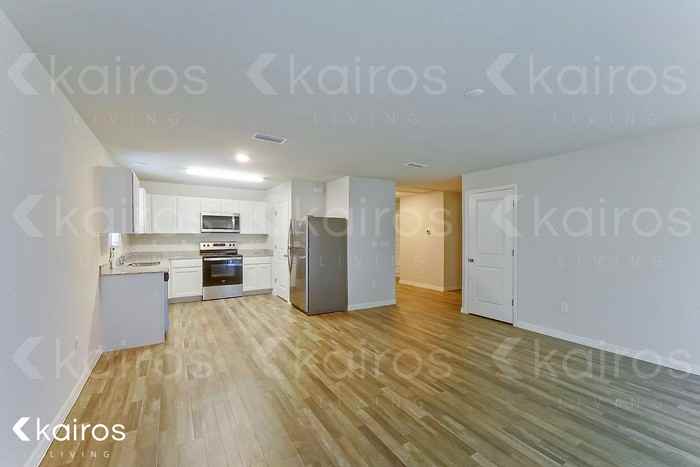 1247 Huntington St - Photo 4 of 20