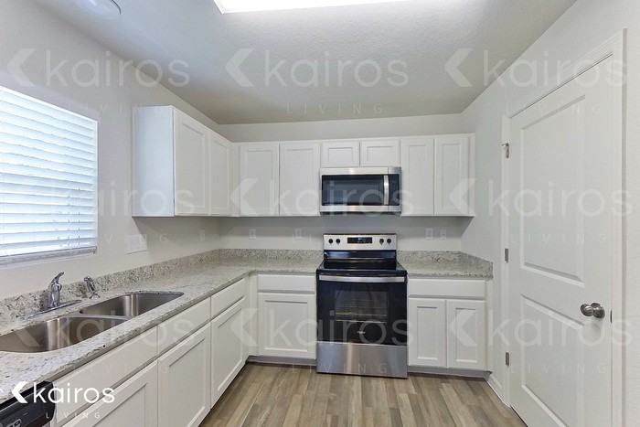 1247 Huntington St - Photo 6 of 20