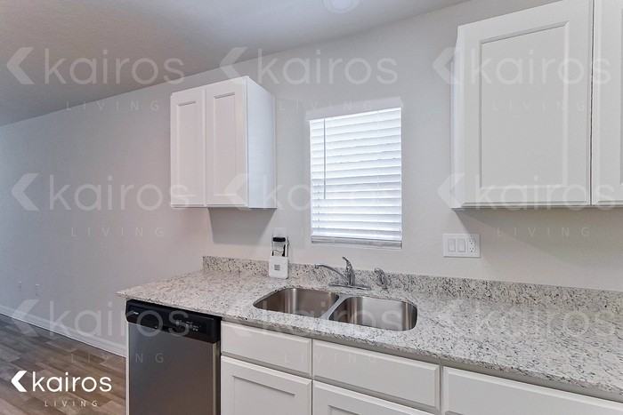 1247 Huntington St - Photo 7 of 20