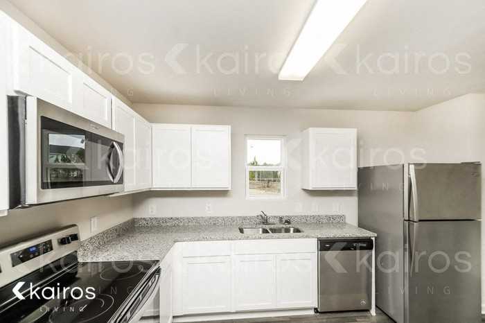 618 Cartecay Dr - Photo 5 of 17