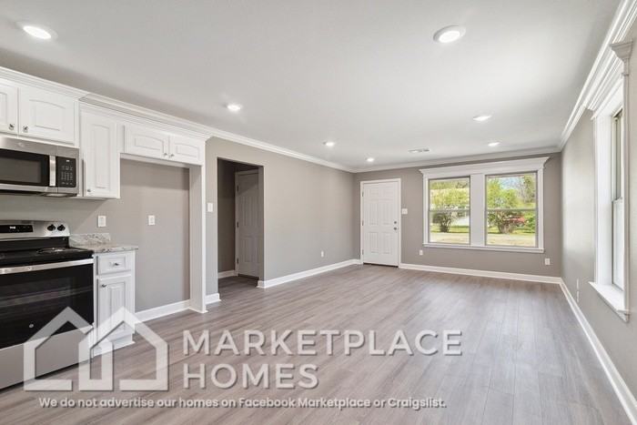 900 W 23rd St - Photo 5 of 28