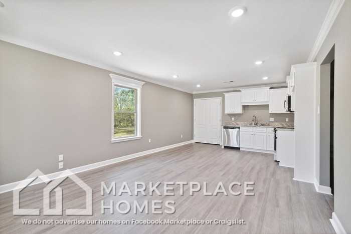 900 W 23rd St - Photo 6 of 28