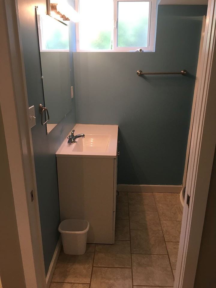 2440 22a St Nw - Photo 5 of 13