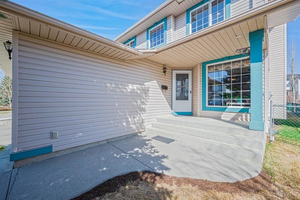 70 Schooner Close Nw - Photo 2 of 16