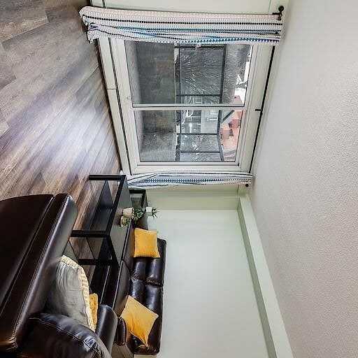924 18 Ave Sw - Photo 3 of 11