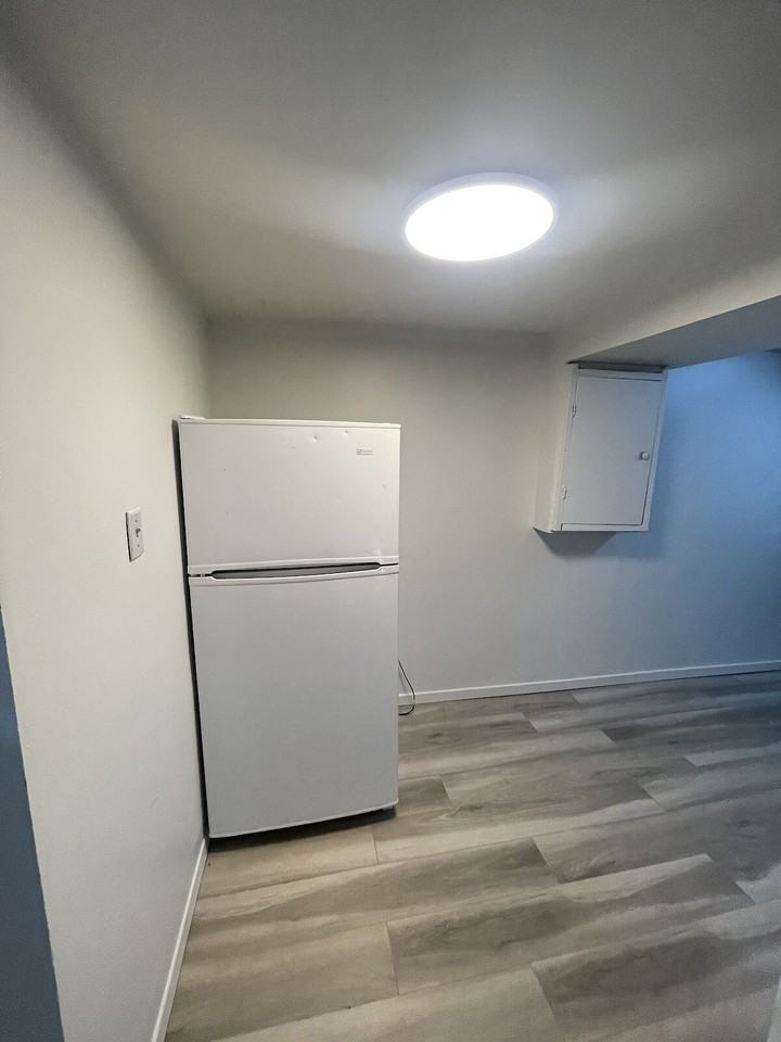 209 21 Ave Nw - Photo 2 of 8