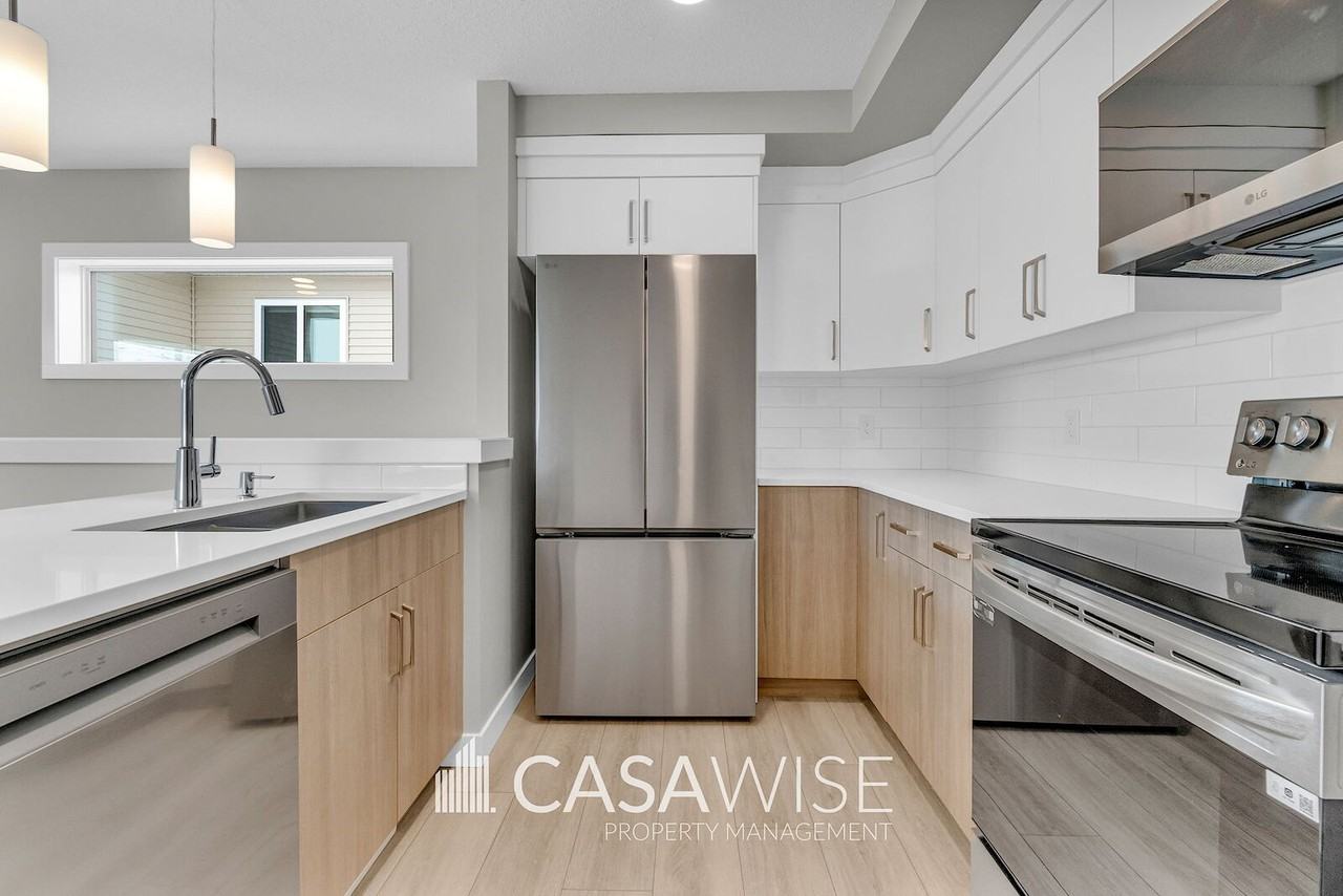 1059G Berg Pl - Photo 3 of 15