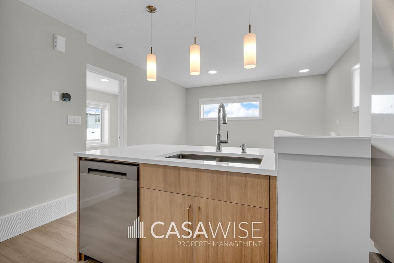 1059G Berg Pl - Photo 4 of 15