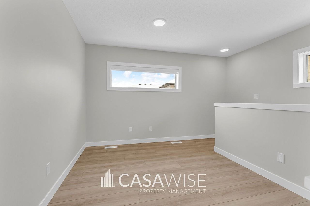 1059G Berg Pl - Photo 5 of 15