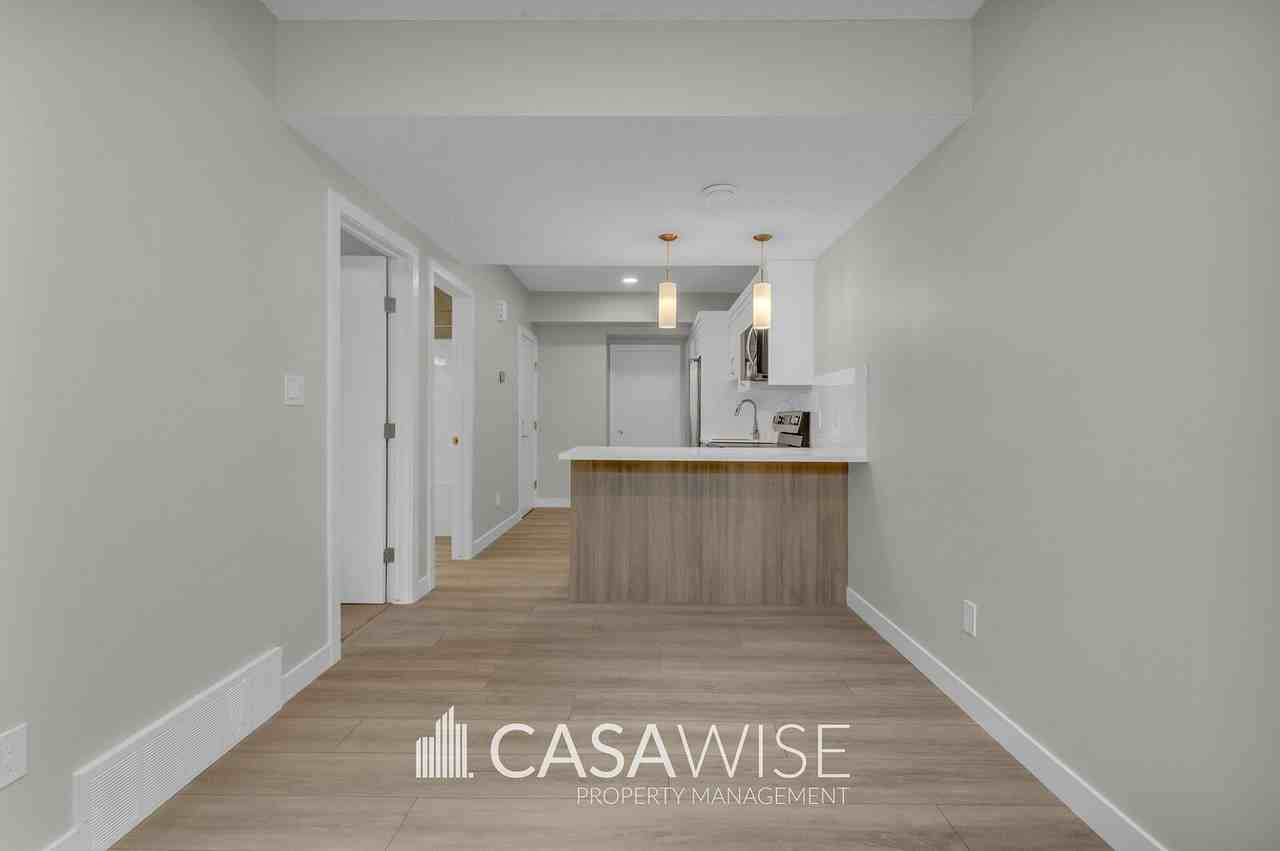 1067 Berg Pl - Photo 3 of 11