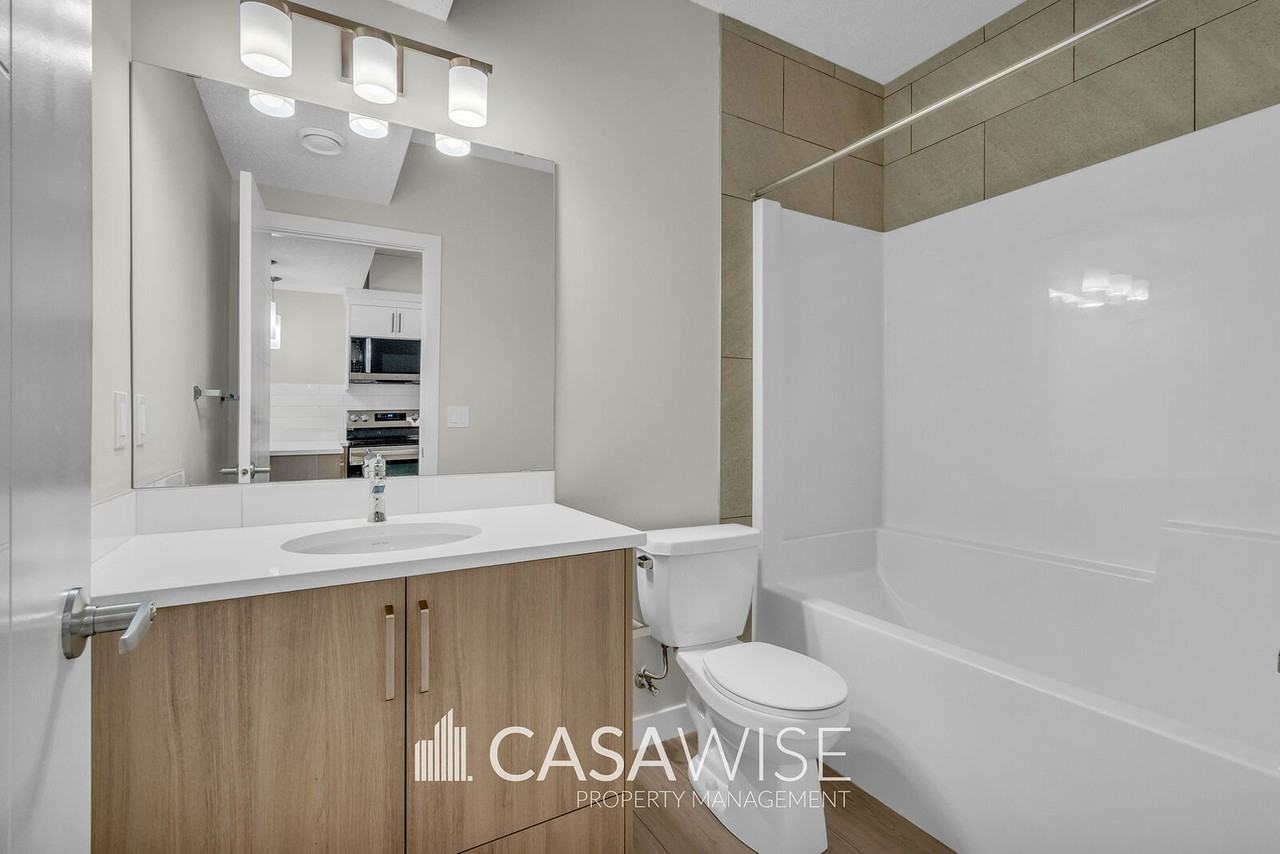 1067 Berg Pl - Photo 7 of 11