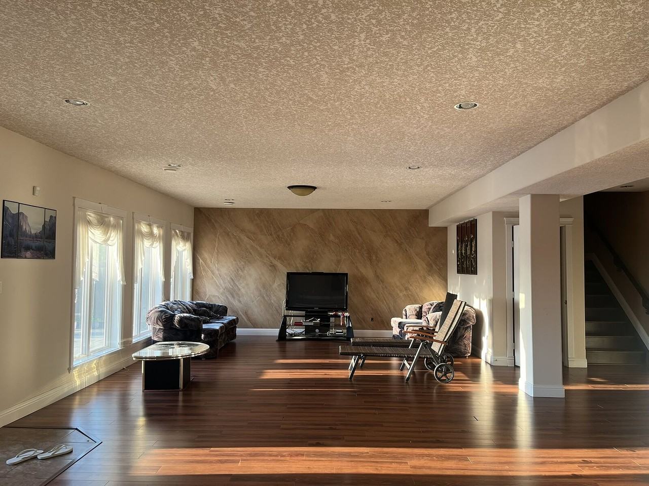 16920 76 St Nw - Photo 2 of 28