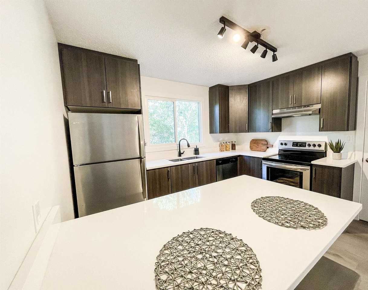 16028 A - 16028 103 Ave Nw - Photo 3 of 11