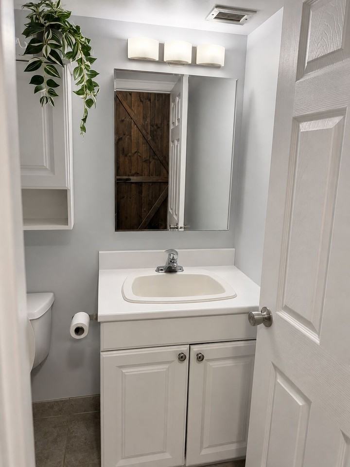9930 Dorchester House - Photo 4 of 11