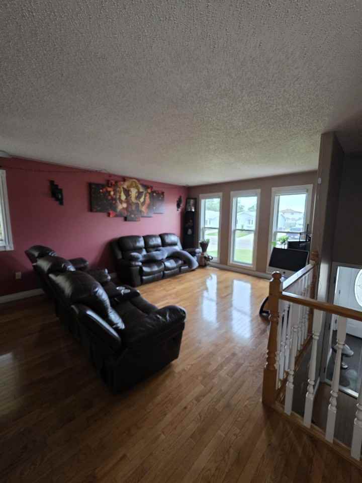 4119 28 Ave Nw - Photo 2 of 16