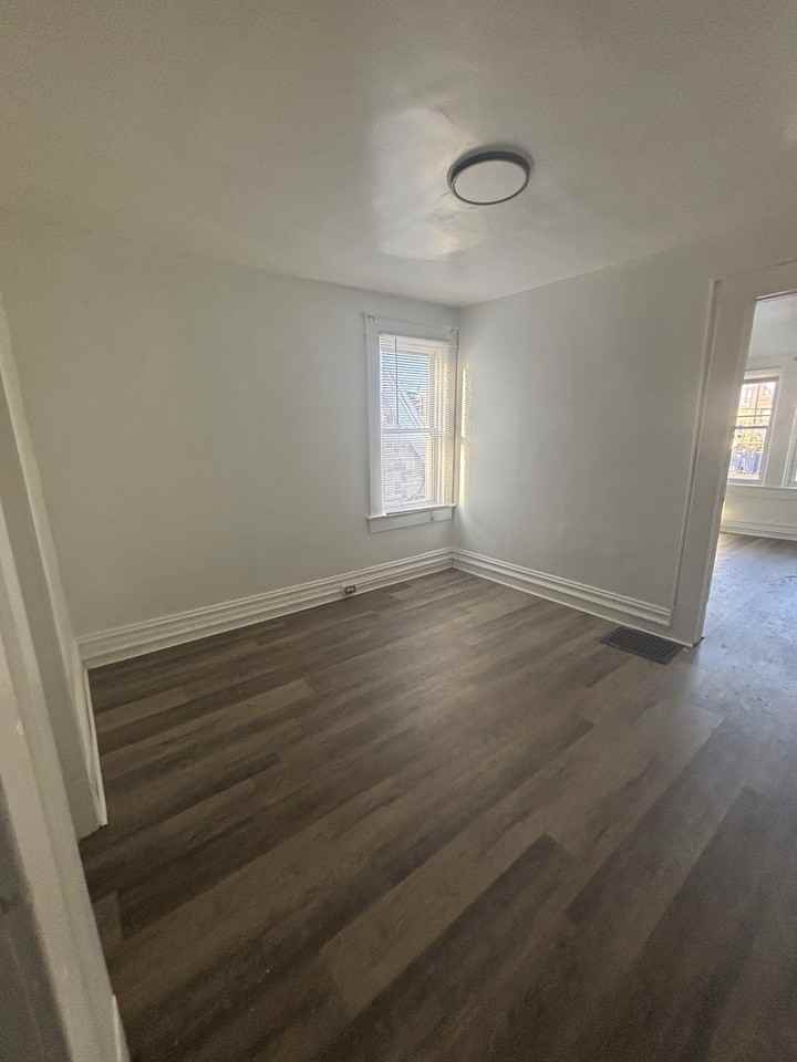 752 Mckenzie St #1 - Photo 5 of 8