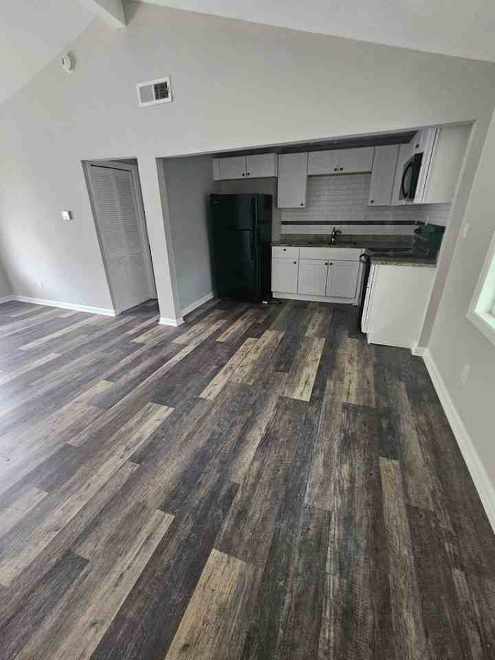 Vesta Avenue Apartments - Photo 3 of 17