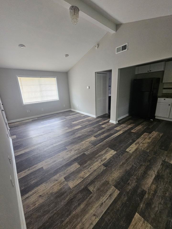 Vesta Avenue Apartments - Photo 4 of 17
