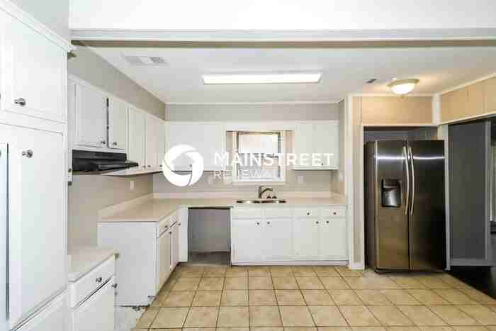 6705 Silhouette Ave - Photo 5 of 17